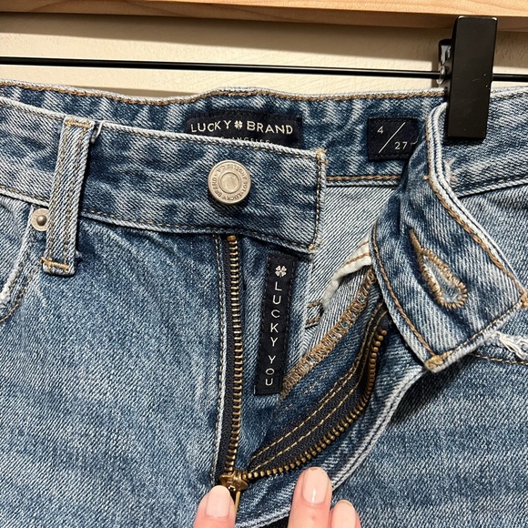 Lucky Brand Boyfriend Shorts Denim Raw Hem Distressed Women’s Size 4/27 - Picture 9 of 9